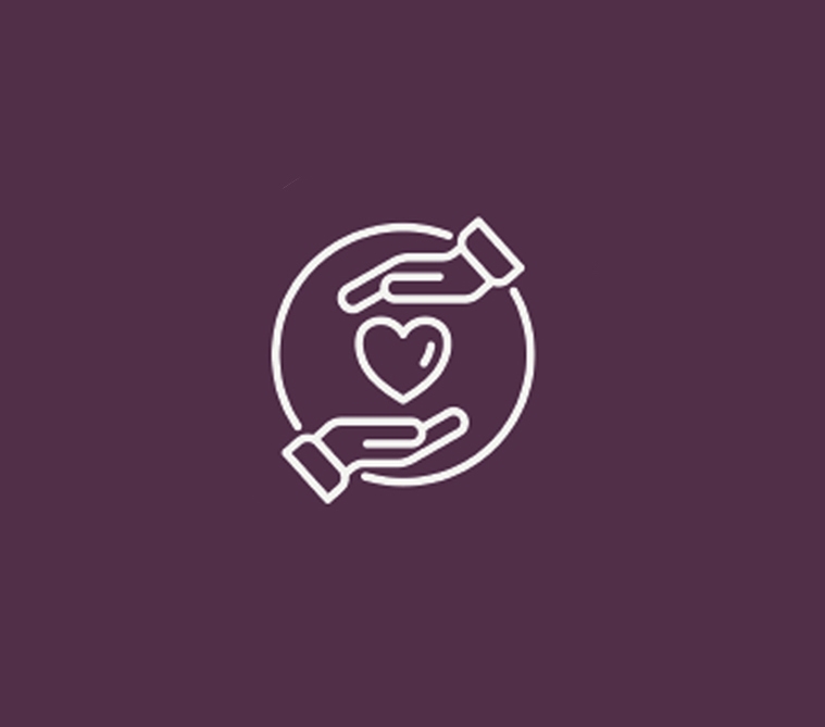 Icône représentant, en lignes blanches, deux mains entourant un cœur à l'intérieur d'un contour circulaire sur fond violet. Elle symbolise la compassion, la bienveillance, l'empathie et les soins centrés sur la personne.